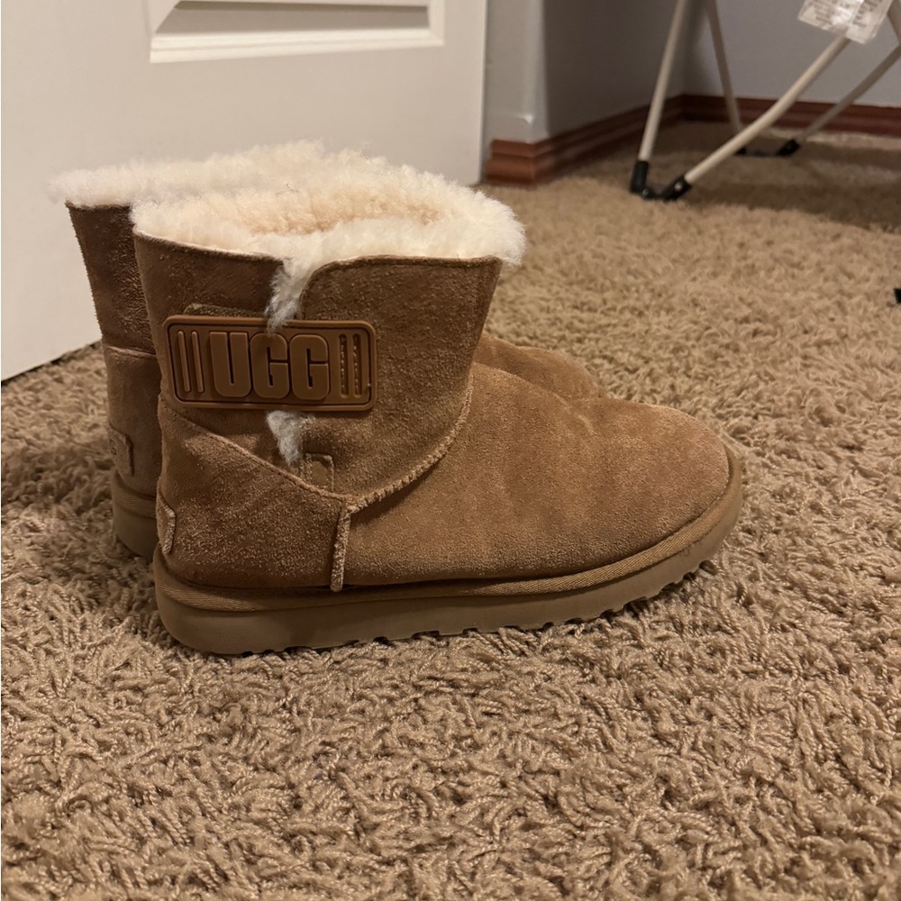 Women’s uggs size 9